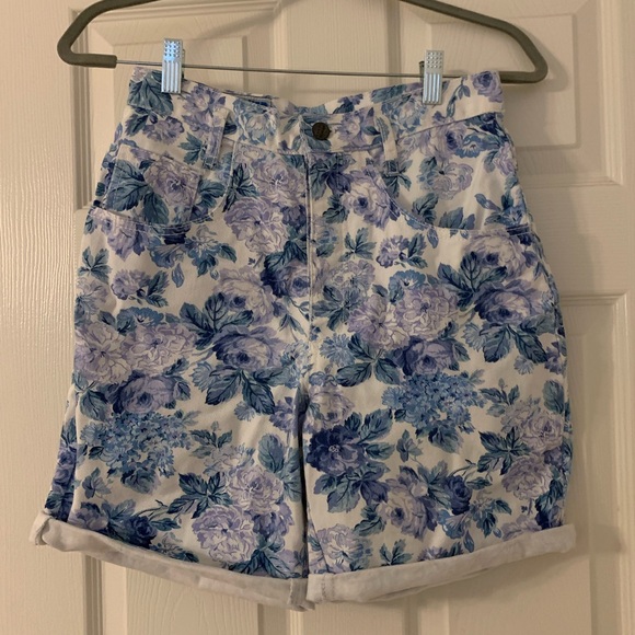 Vintage Breaker Jeans Floral shorts - Picture 1 of 5